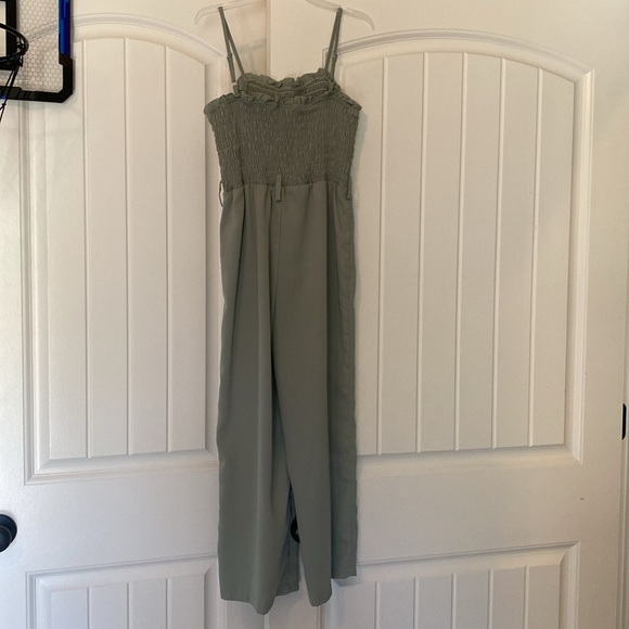 Girls Smocked Sage Green Jumpsuit Size 10-12 - Picture 3 of 3